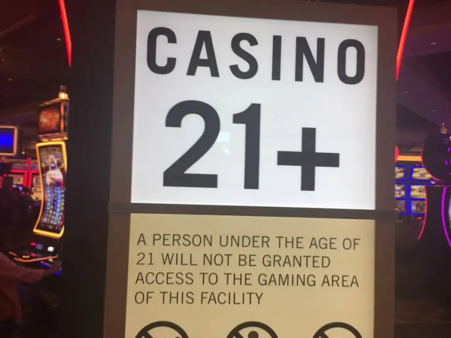 Casino age sign reading 21+, the US minimum age versus Ontario's 19+ requirement