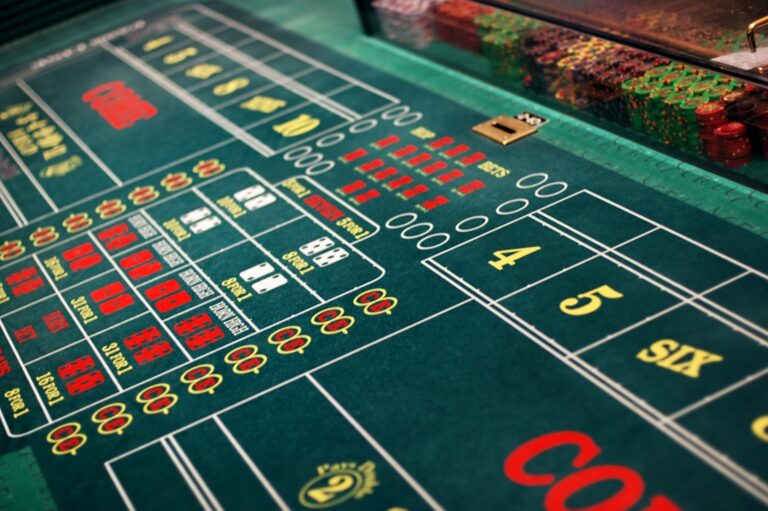 Craps Etiquette and How to Play Craps
